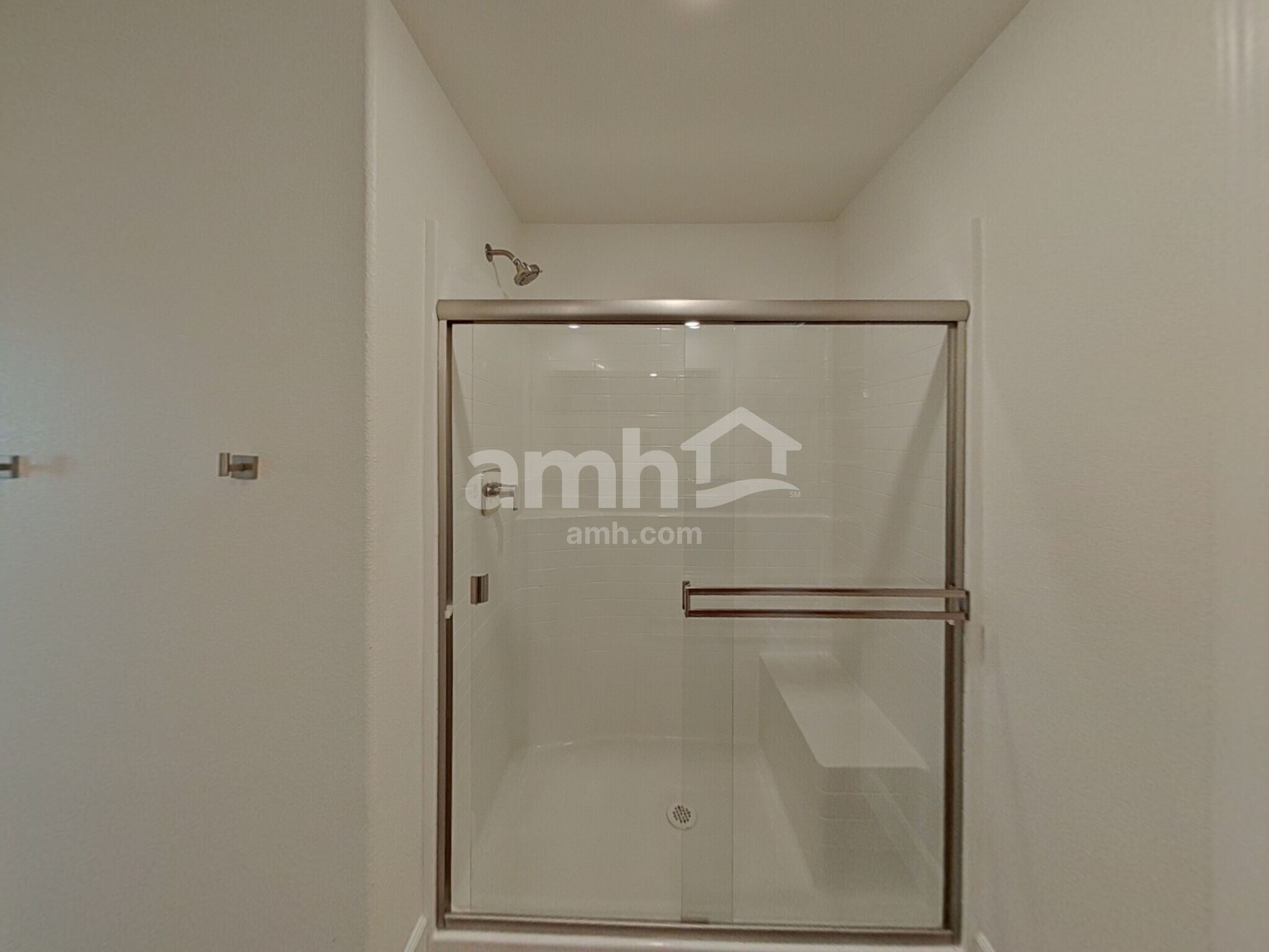 Building Photo - 696 N Water St