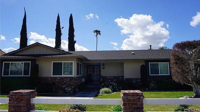 Building Photo - 126 E Arthur Ave