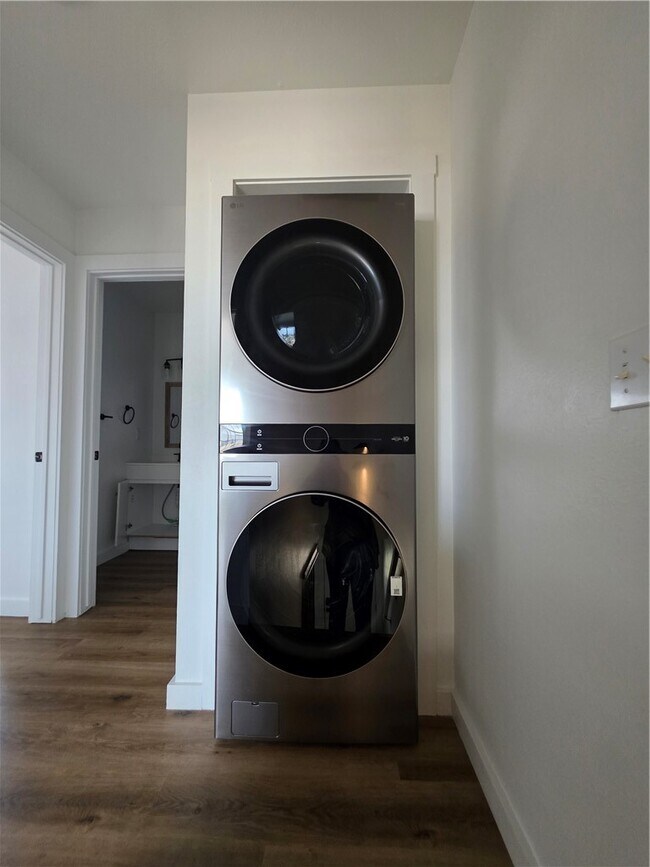 Building Photo - 2404 SE Jayel Terrace