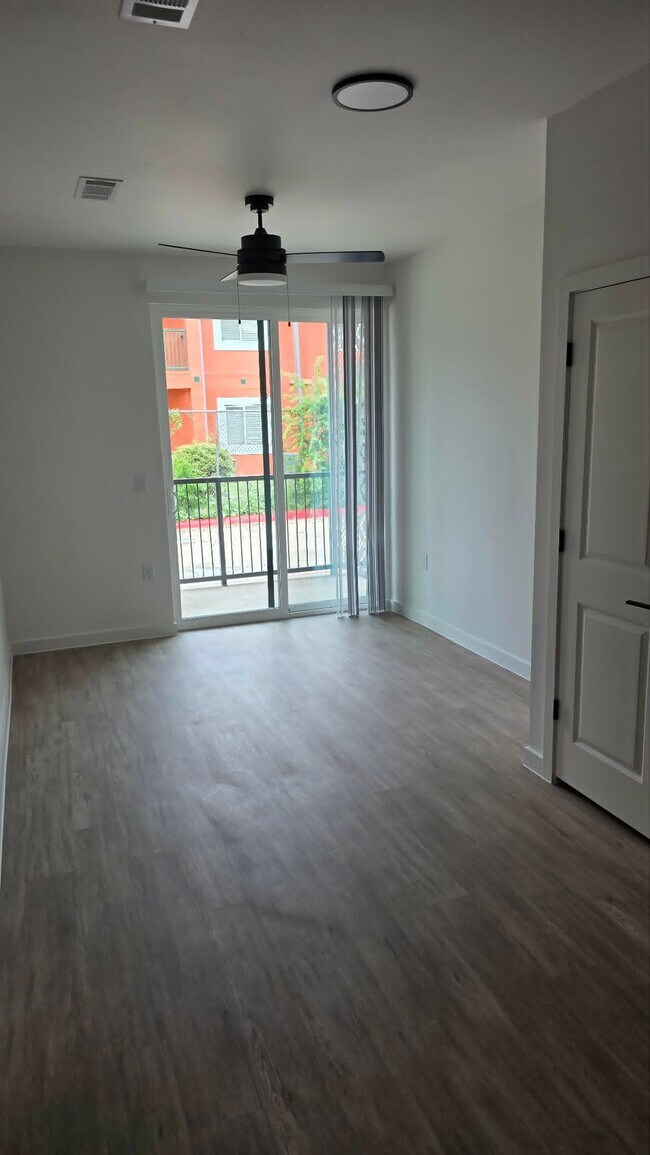 Building Photo - 1606 El Paso St