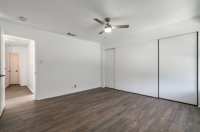 Building Photo - Recently Rehabbed Spacious Two Story in Convenient and Popular Huntington Place