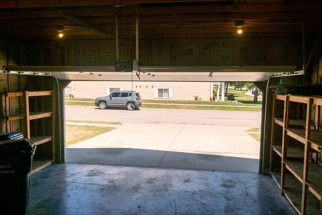Building Photo - 549 Hanover Dr