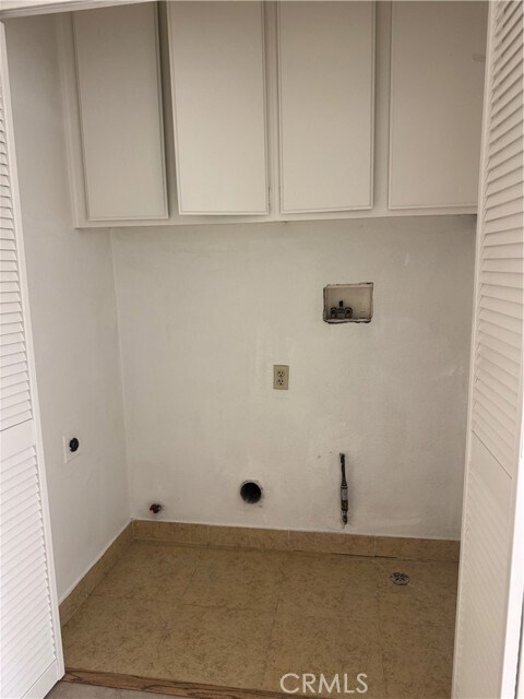 Building Photo - 27 Alcoba