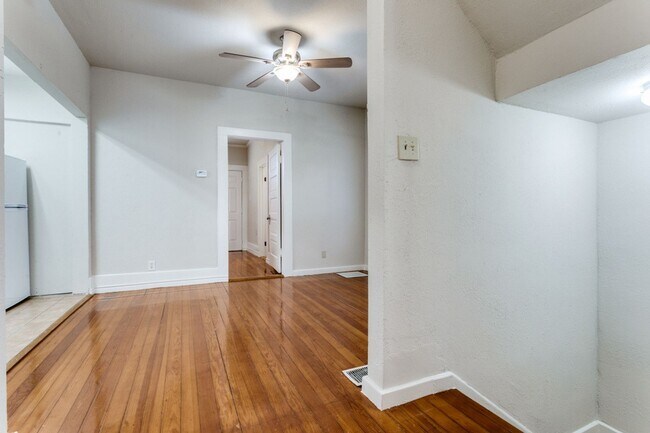 Building Photo - CHARMING VICTORIAN APARTMENT
