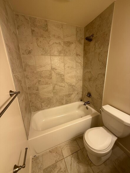 Building Photo - 425 S Church St