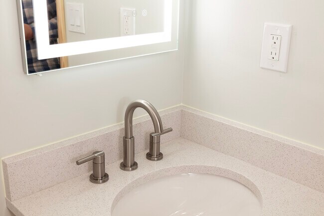 Building Photo - 289 Governors Park Rd