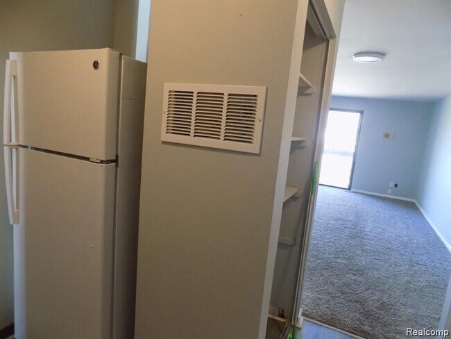 Building Photo - 515 Oakbrook Cir