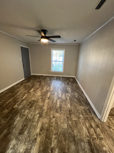 Building Photo - 4003 Camellia Dr