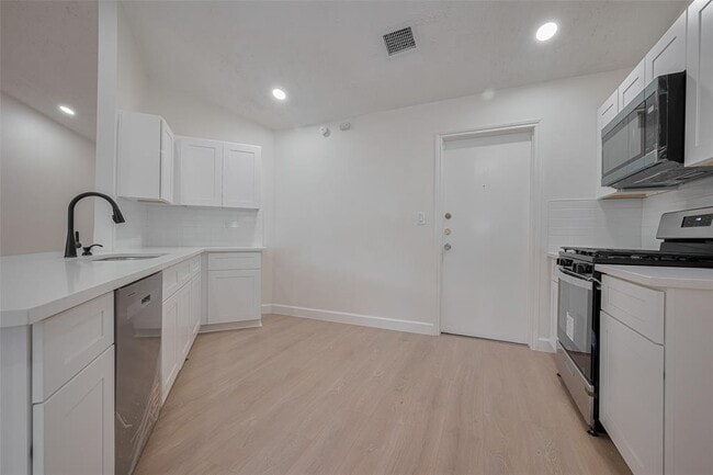Building Photo - 16250 Rancho Blanco Dr