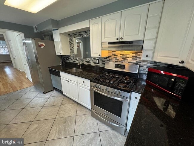 Building Photo - 1008 Stiles St