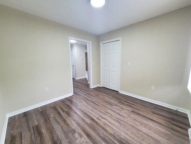 Building Photo - 956 Beverly Dr