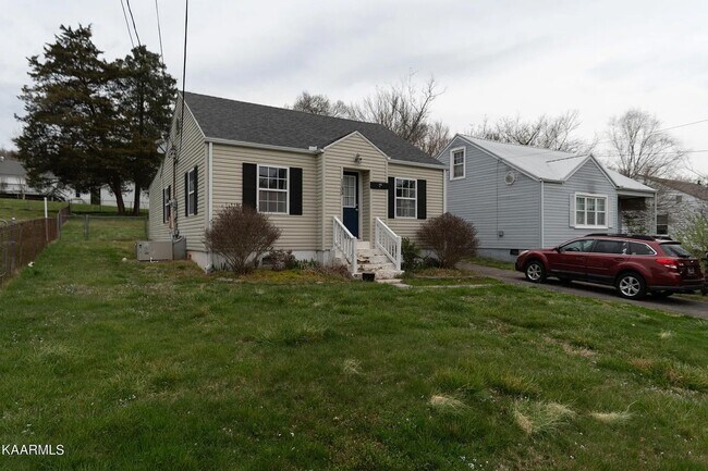 Building Photo - Updated North Knoxville Gem | Massive Fenced Yard & Prime Location!