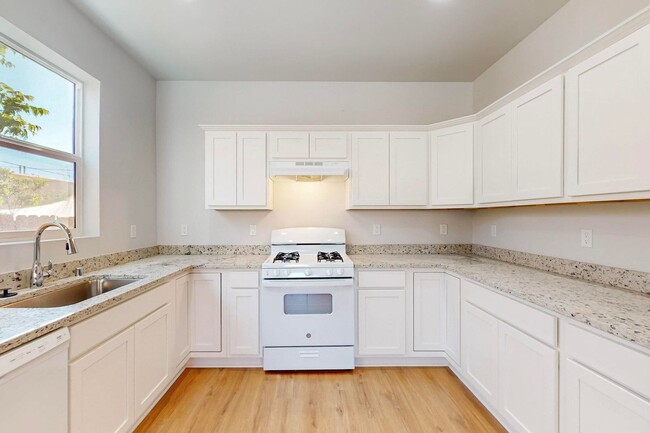Building Photo - 2112 Coal Ave SE