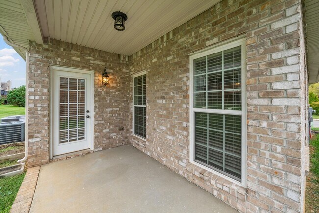 Building Photo - Pet Friendly in Sango!