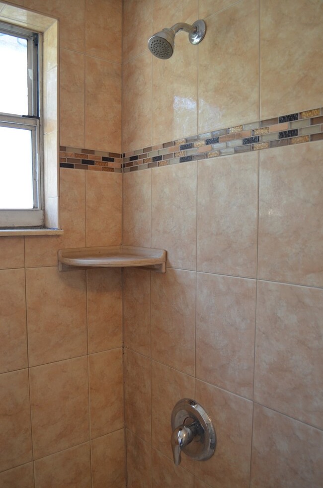 Building Photo - Beautiful fully remodeled home!