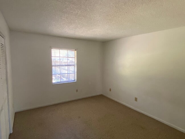 Building Photo - "Charming 2 Bed, 1 Bath Seffner Rental"