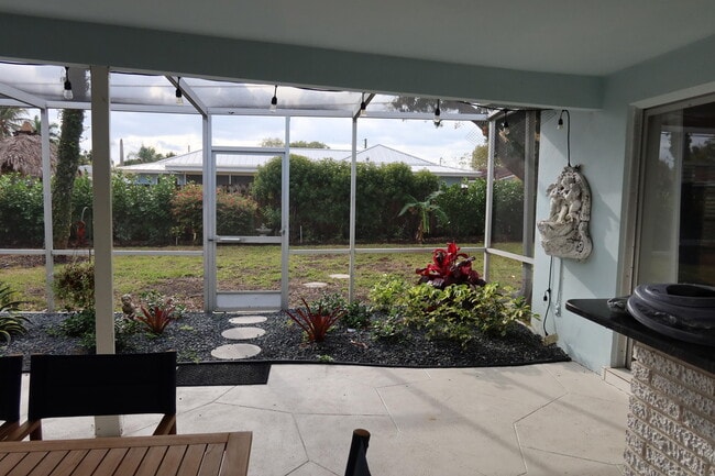 Building Photo - 1001 SW 12th Terrace