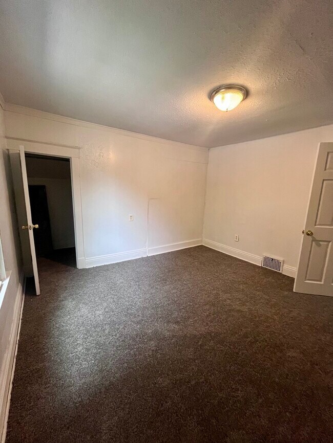 Building Photo - Newly Renovated Single Family Home!