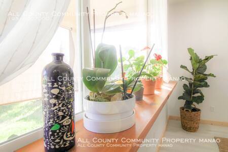 Building Photo - FULLY FURNISHED 3BED 2 BA HOUSE ON SCGA GO...