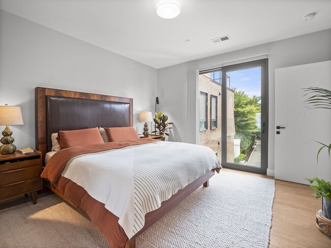 Building Photo - 9 Central St