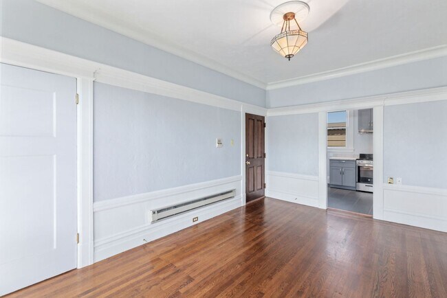 Building Photo - Lower Haight: Remodeled Top Floor 1 Bed 1 Bath near Duboce Park
