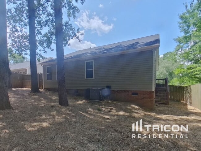 Building Photo - 142 Bradstone Rd