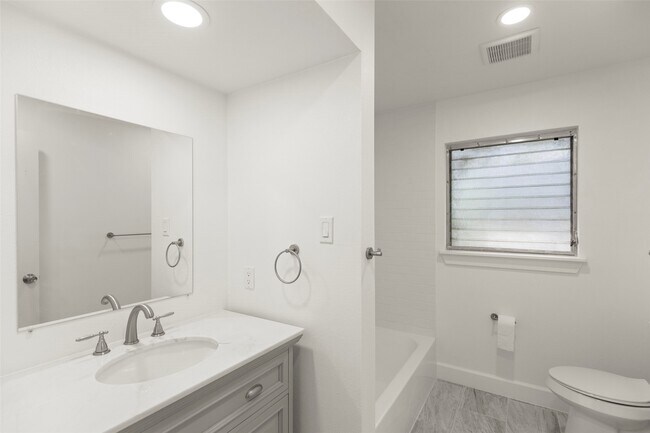 Building Photo - 2015 Wycliffe Dr