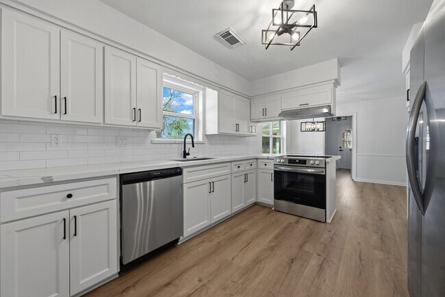 Building Photo - 210 Ridgemont Dr