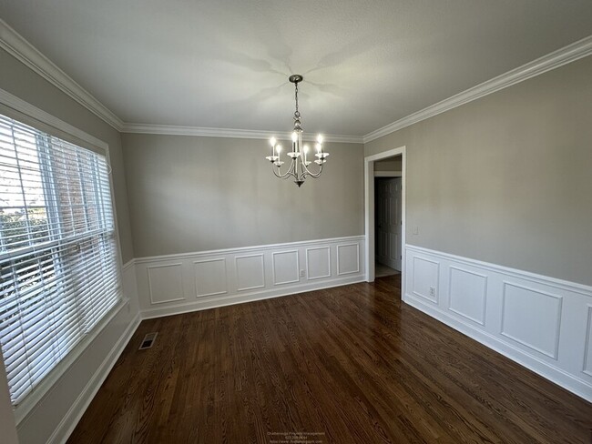 Building Photo - 5511 Ginkgo Rd