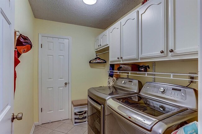Building Photo - 2472 Monte Carlo Dr