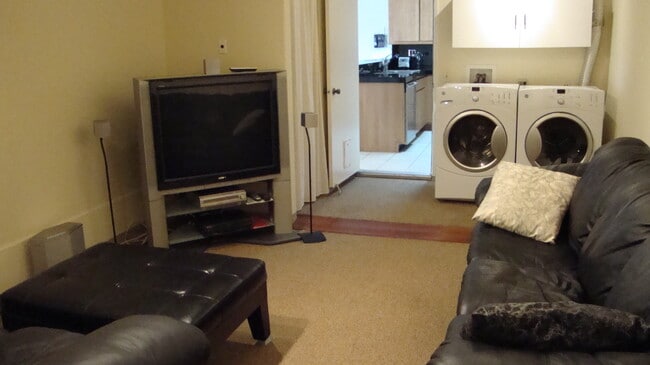 Bonus Room with Washer/Dryer - 565 Camino de la Aldea