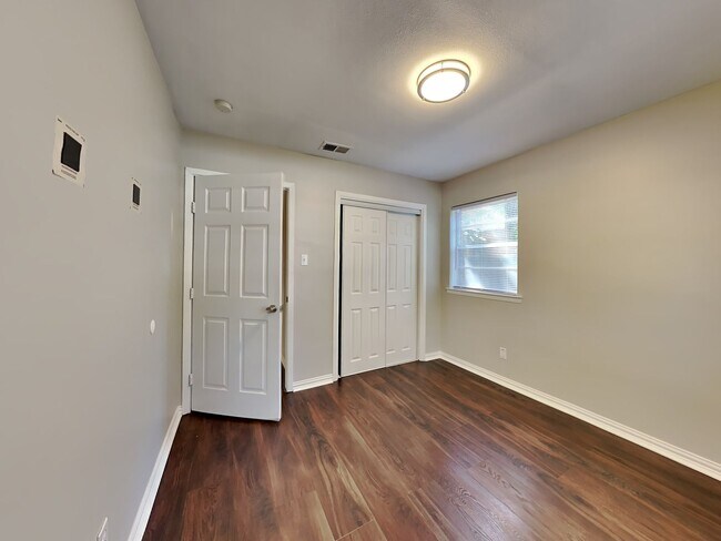 Building Photo - DARLING HOME IN DENTON READY NOW!