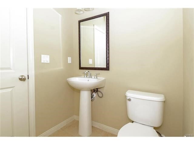 Building Photo - 38 Bianco