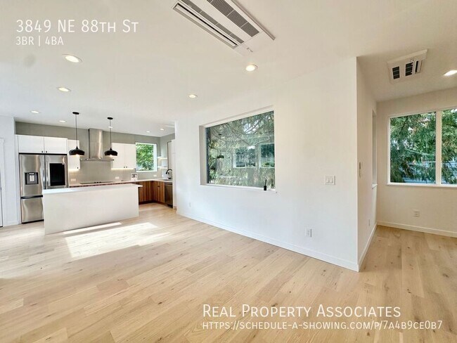 Building Photo - 3849 NE 88th St