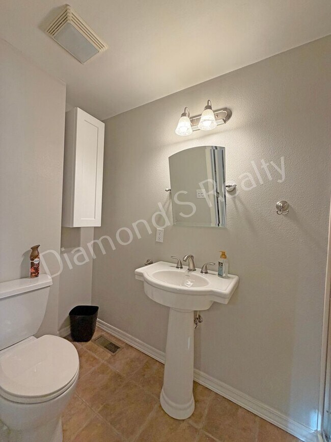 Building Photo - Stunning 3_Bed Home with Two Primary Suites & a Pool!