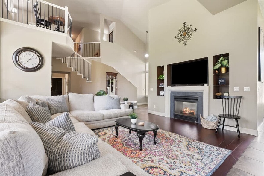 Building Photo - 5327 N Red Hills Pl