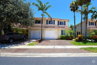 Building Photo - 3021 N Evergreen Cir
