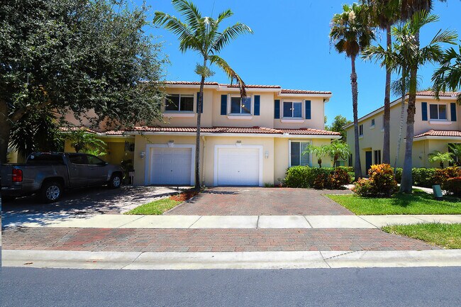 Primary Photo - 3021 N Evergreen Cir