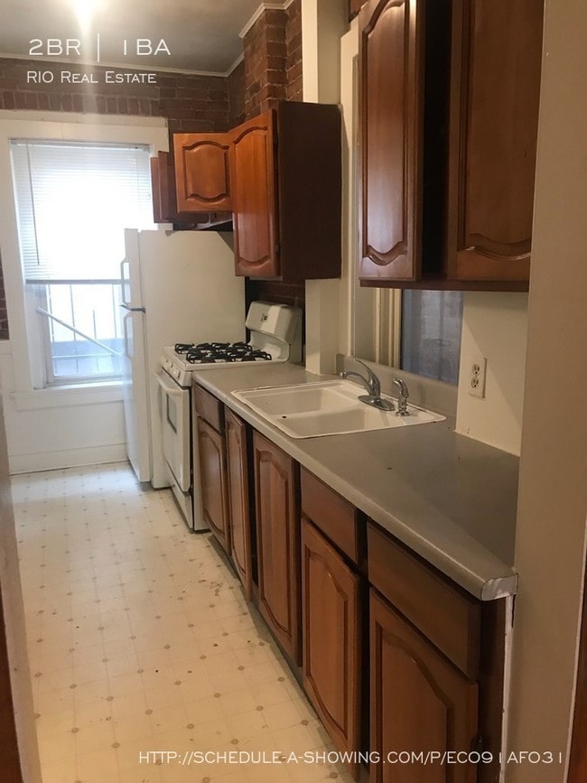 Building Photo - Beautfiul Vintage 2Br with Exposed brick!