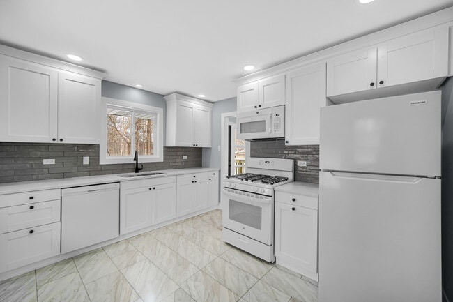 Building Photo - 11040 Cleveland Rd