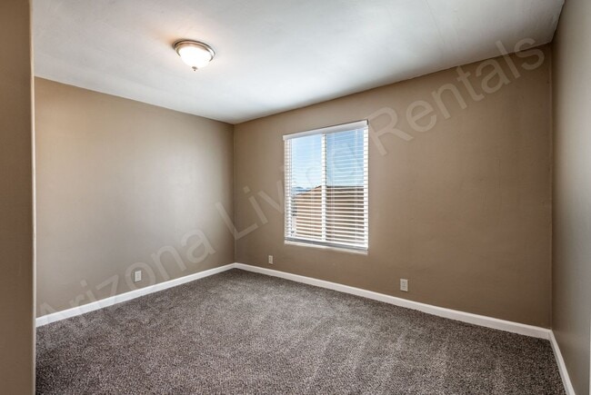 Building Photo - RENOVATED, PRIVATE & SPACIOUS HOME