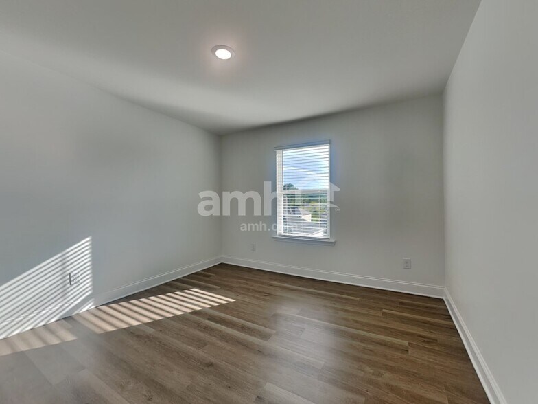Building Photo - 1654 Soapstone Rd