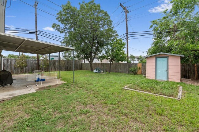 Building Photo - 8303 Lazy Ln