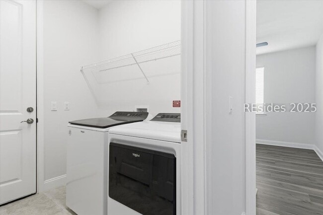 Building Photo - 155 Weekend Ave