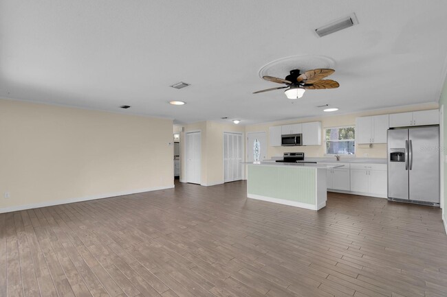 Building Photo - 203 Parkwood Ln