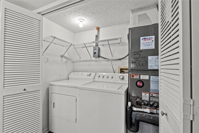 Building Photo - 1942 Golf View Dr