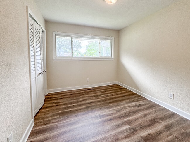 Building Photo - Charming Ranch in Highly Sought-After Grea...