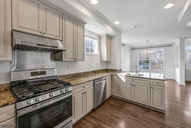 Building Photo - 63 Autumn Way