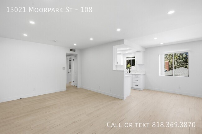 Building Photo - 13021 Moorpark St