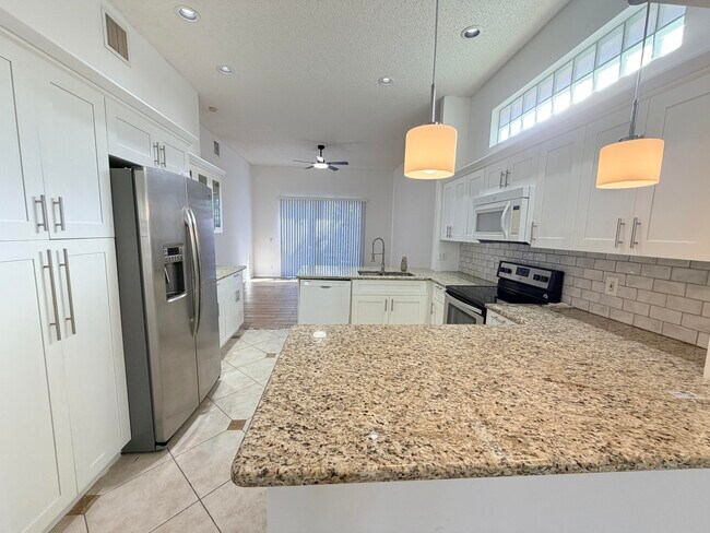 Building Photo - 133 Woodlake Cir